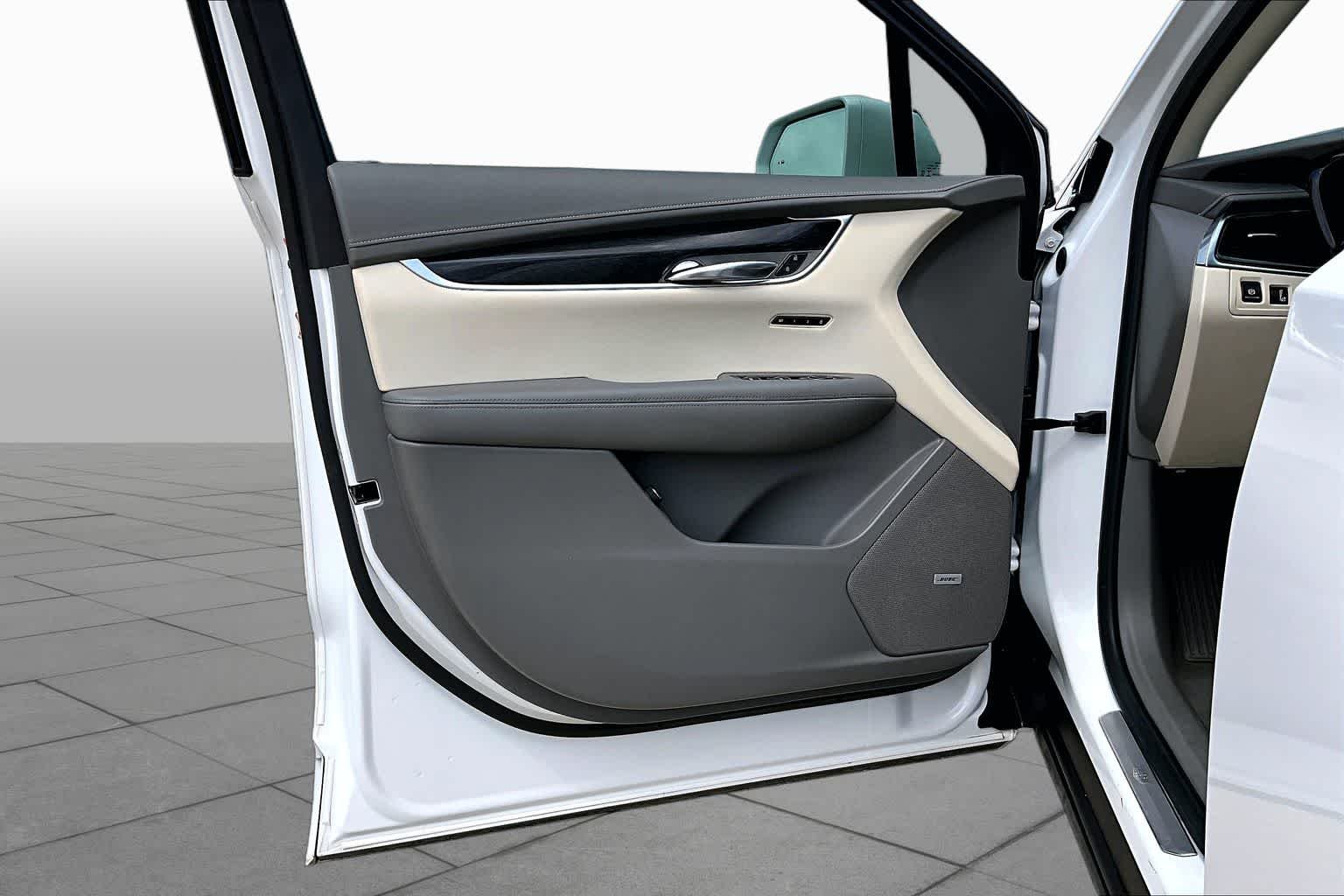 Used 2020 Crystal White Tricoat Cadillac FWD Premium Luxury image 20