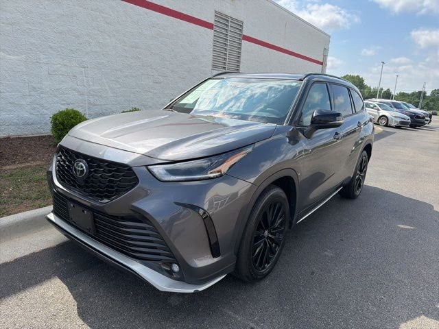 Used 2025 Gray Toyota XSE image 3