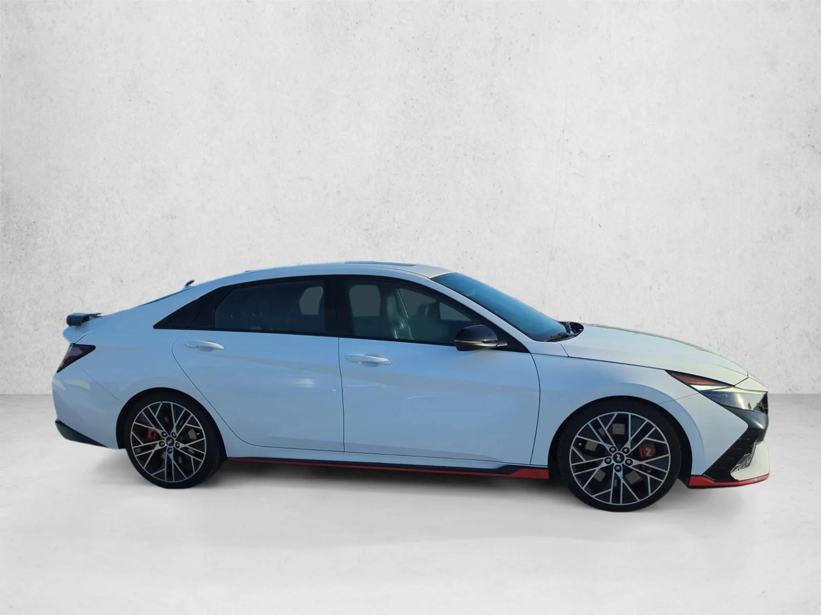 Used 2023 Ceramic White Hyundai  image 4