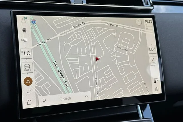 New 2026 Fuji White Land Rover Dynamic SE image 17