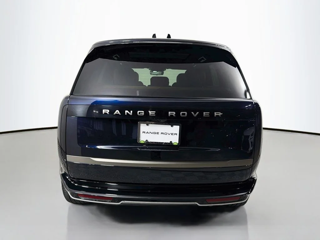 Used 2026 Constellation Blue SV Bespoke Ult Met Gloss Land Rover SE image 6