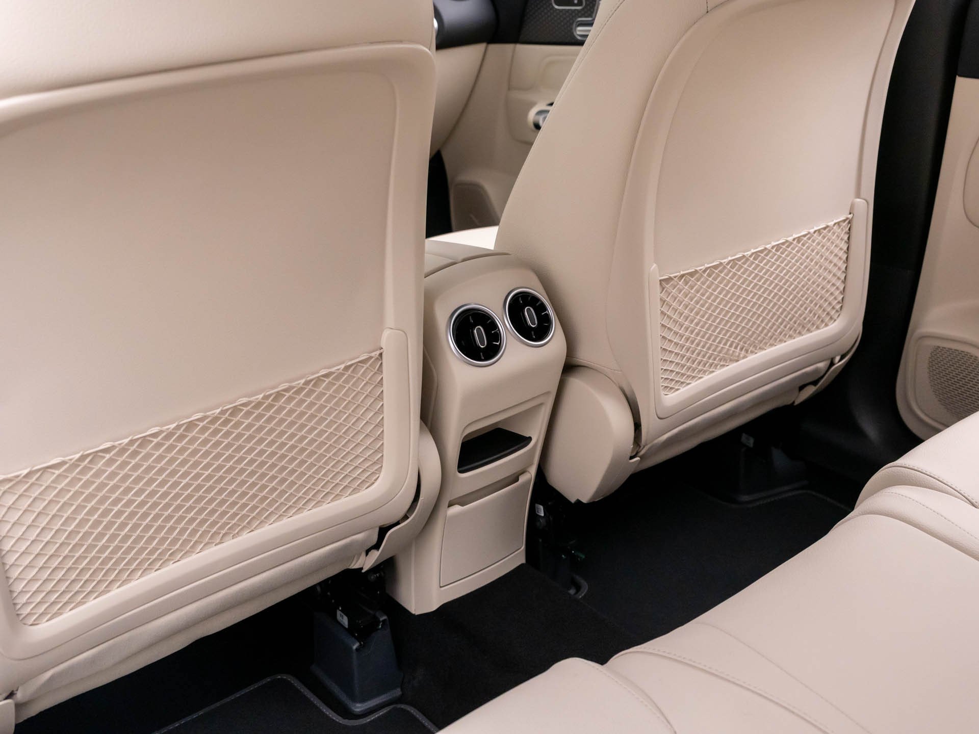New 2026 White Mercedes-Benz GLB 250 image 60