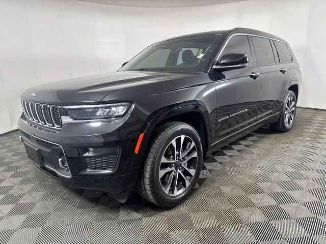 Used 2023 Diamond Black Jeep Overland image 8