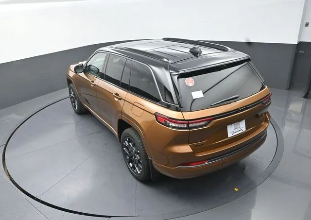 New 2026 Copper Shino Metallic Clear-Coat Exterior Paint Jeep Summit image 15