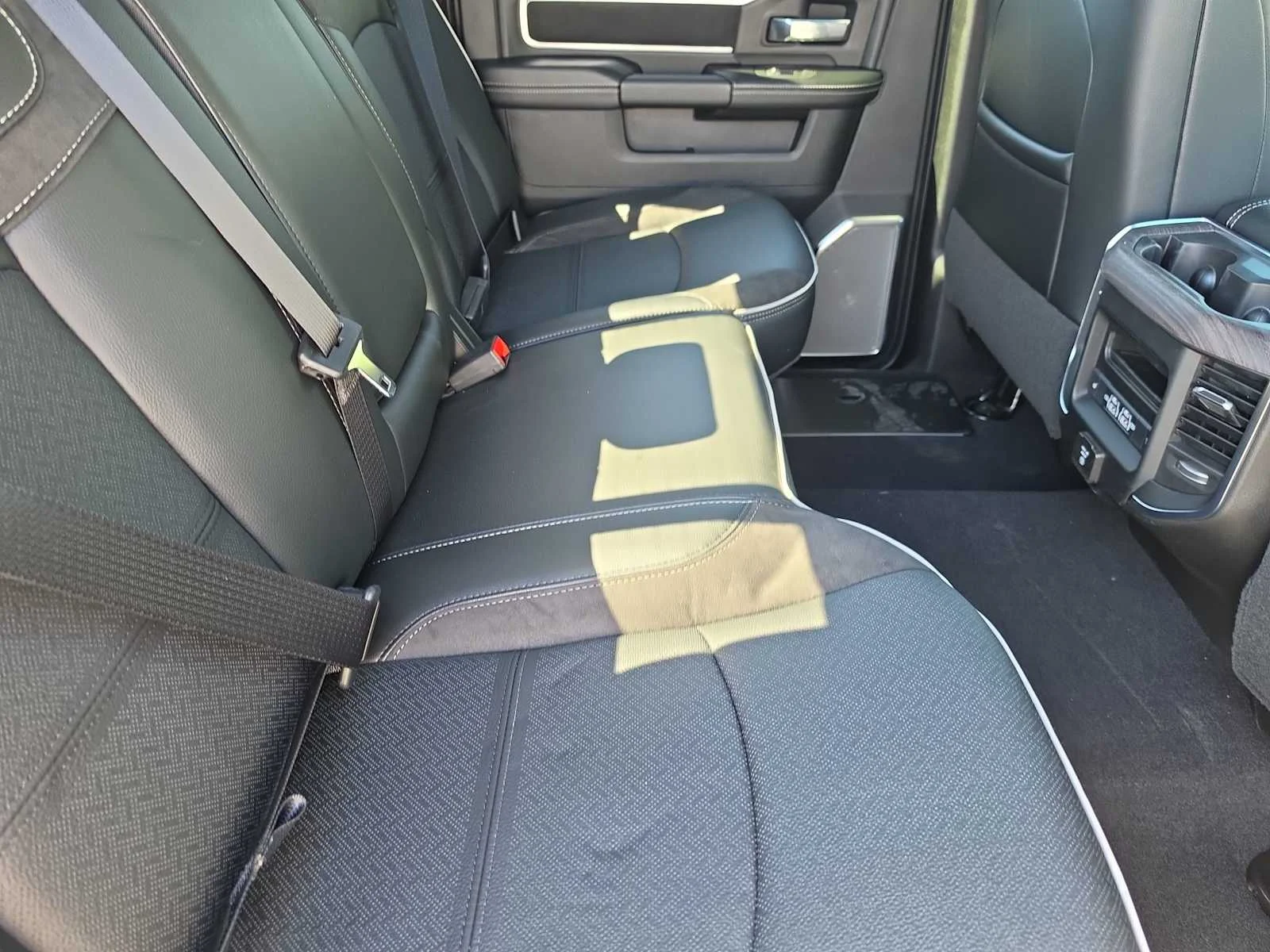 New 2026 Diamond Black Crystal Pearl-Coat Exterior Paint RAM Laramie image 16