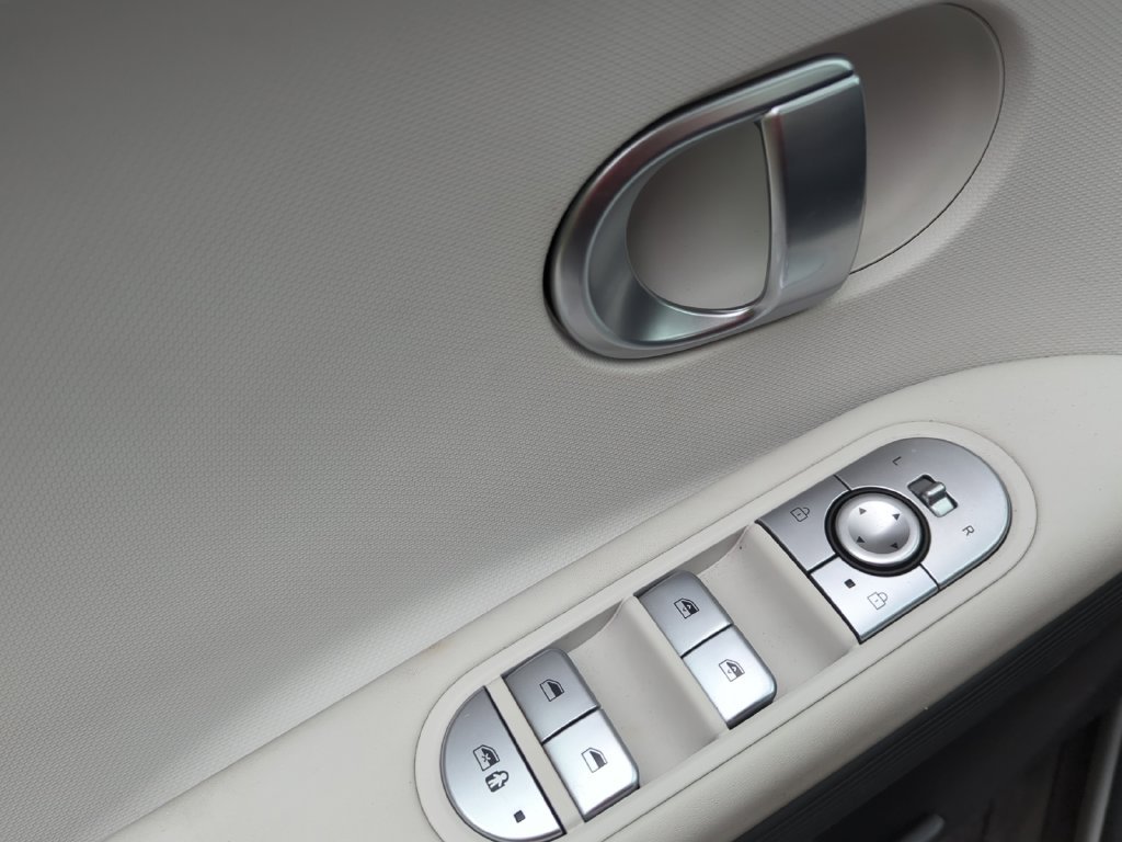 Used 2024 Gold Hyundai SEL image 11