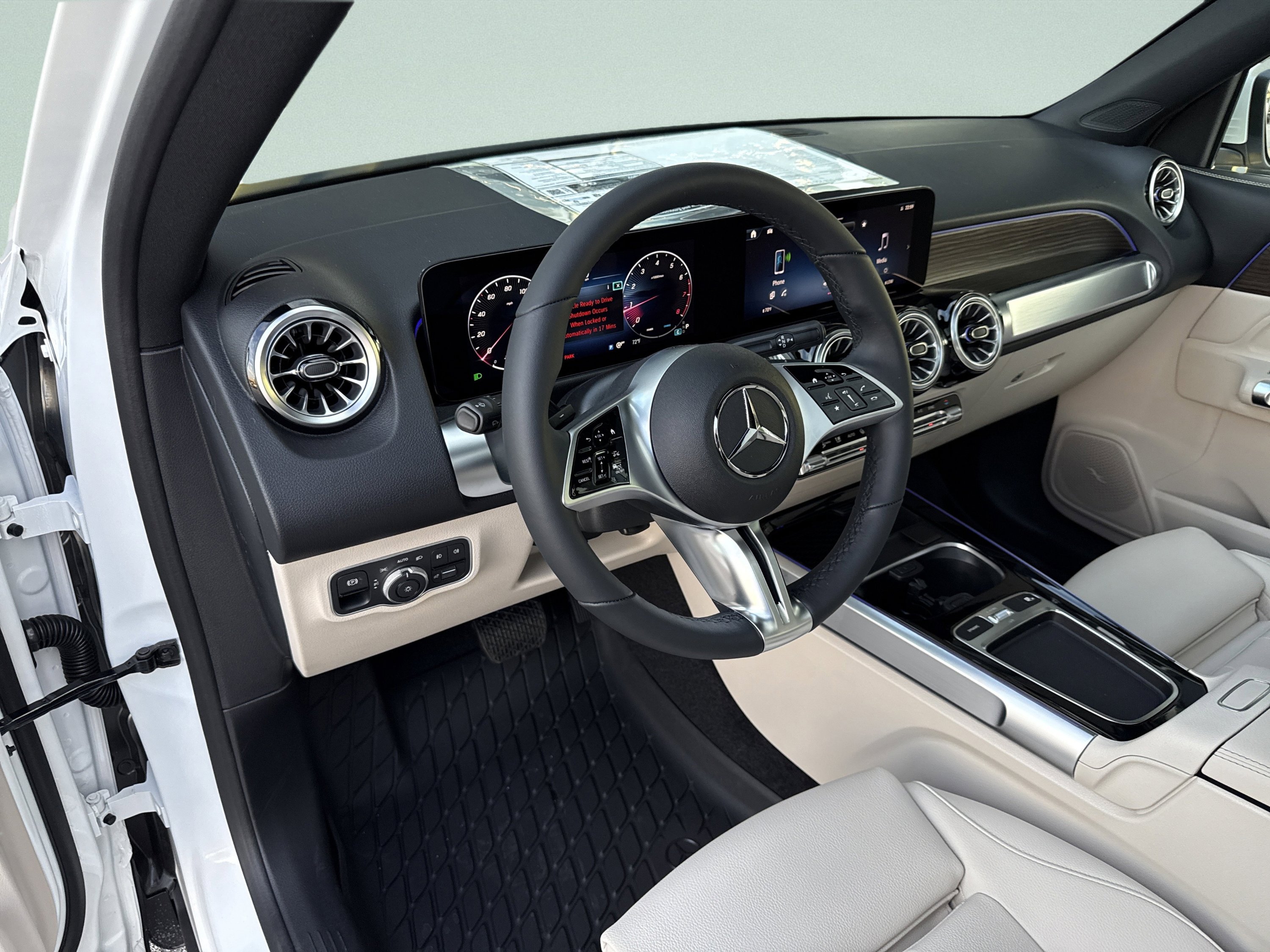 New 2026 Polar White Mercedes-Benz GLB 250 image 21