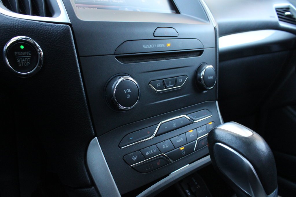 Used 2015 Black Ford SEL image 17