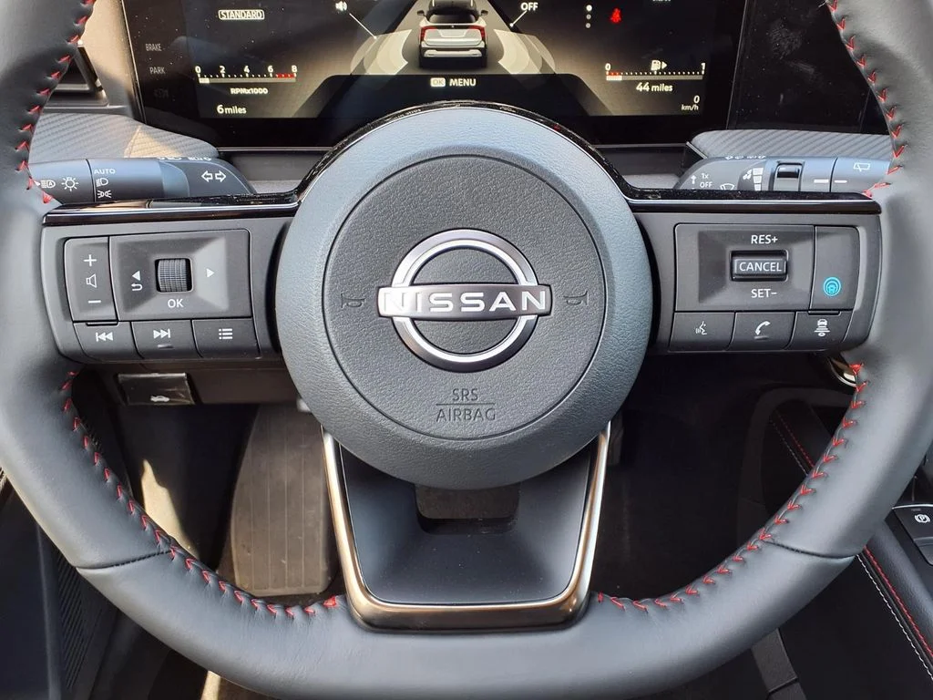 New 2026 Aspen White TriCoat / Super Black Two-tone Nissan SR image 12