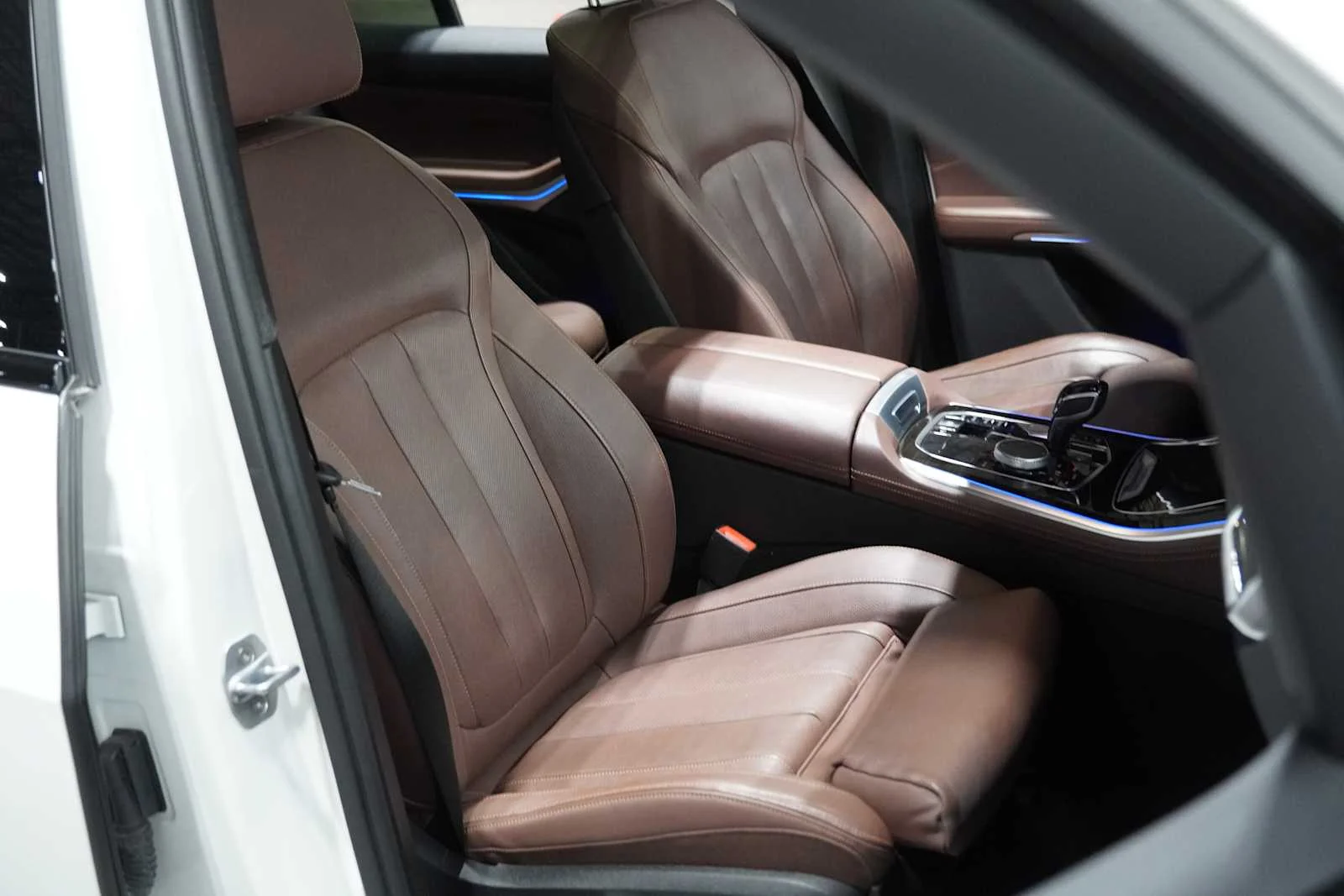 Used 2019 Mineral White Metallic BMW xDrive40i image 25