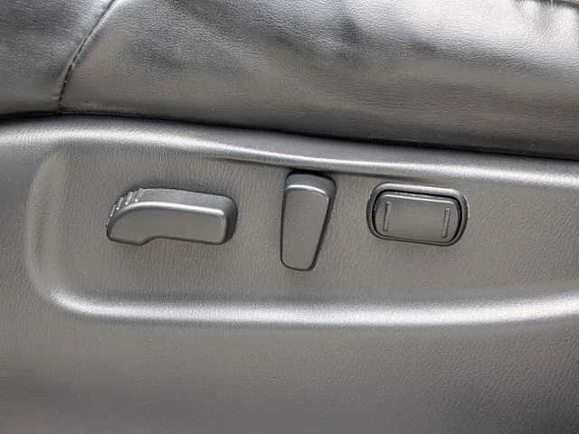 Used 2019 Blue Nissan SL image 25