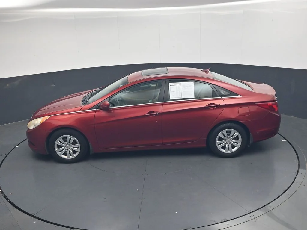 Used 2011 Red Hyundai GLS image 36