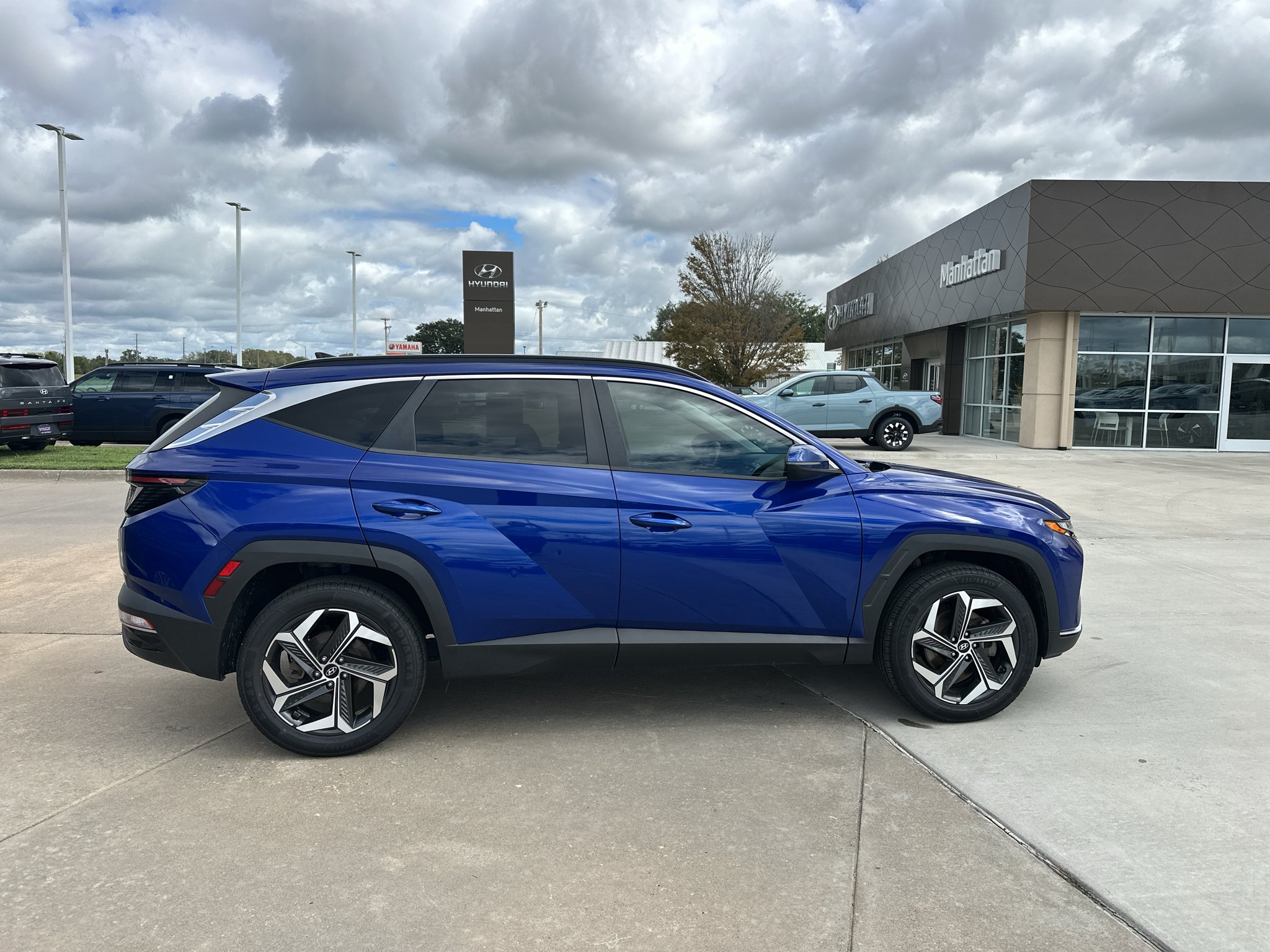 Used 2022 Intense Blue Hyundai SEL image 12