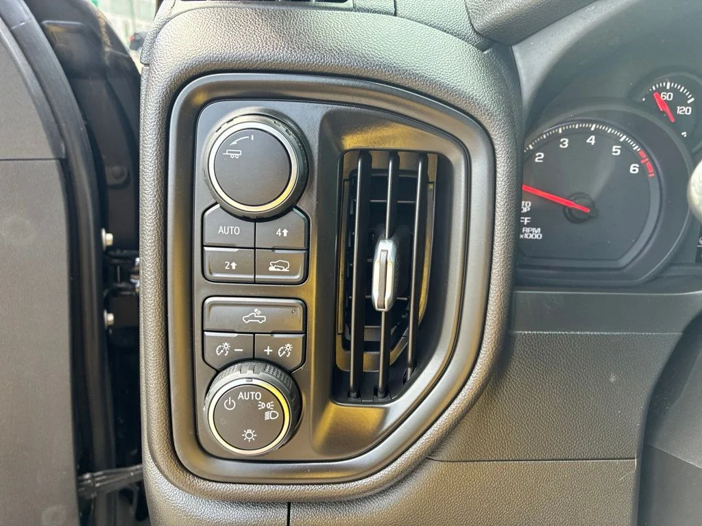 Used 2022 Black Chevrolet Custom image 27
