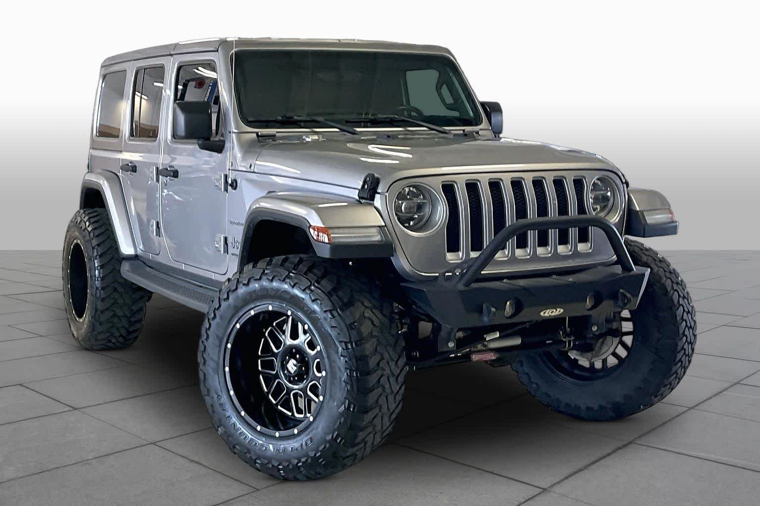 Used 2019 Billet Silver Metallic Clearcoat Jeep Sahara image 2