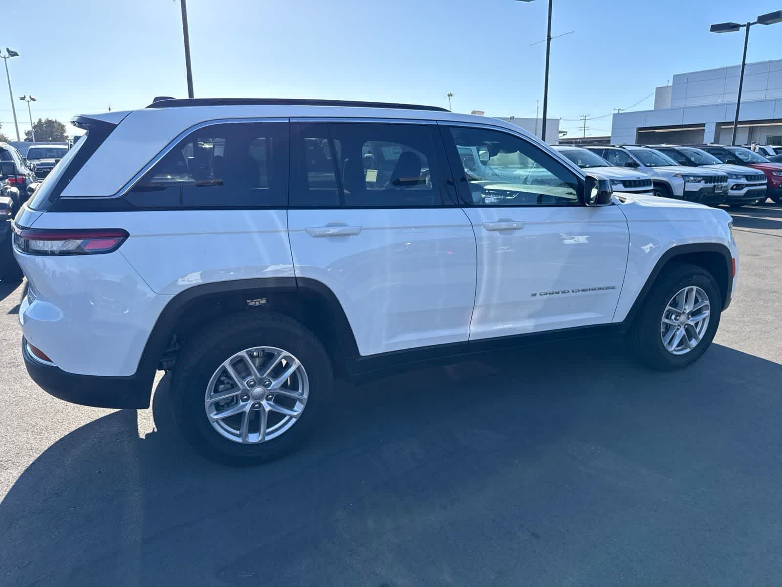 Used 2025 Bright White Clearcoat Jeep Laredo X image 11