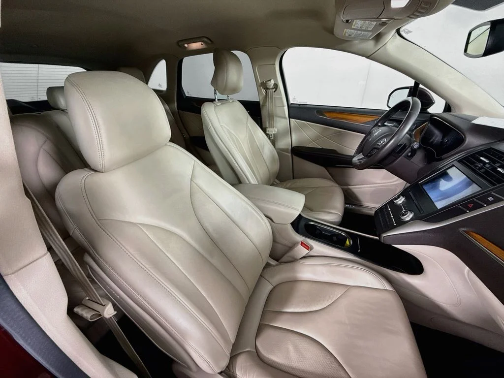 Used 2017 Burgundy Lincoln Select image 26
