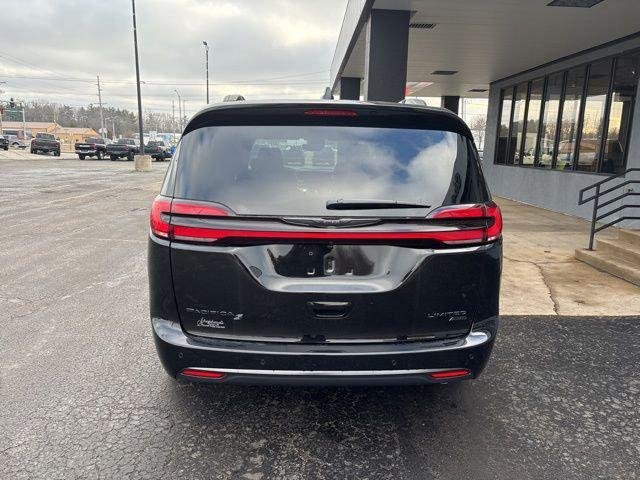 New 2026 Diamond Black Crystal Pearl-Coat Exterior Paint Chrysler Limited image 8
