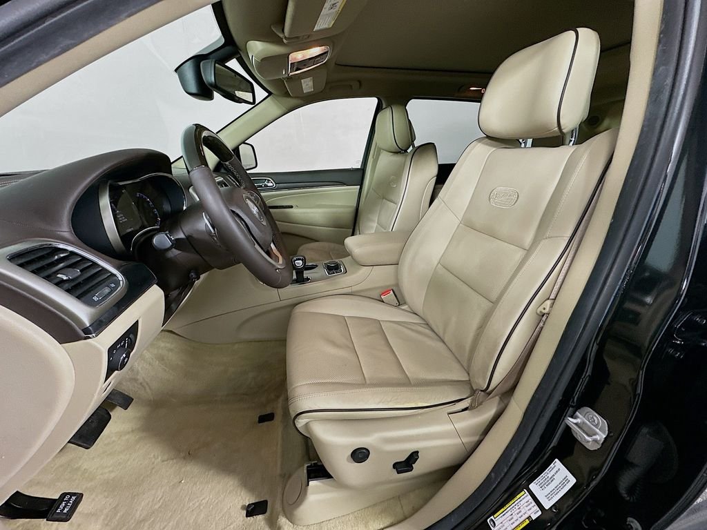 Used 2014 Brilliant Black Crystal Pearlcoat Jeep Overland image 21