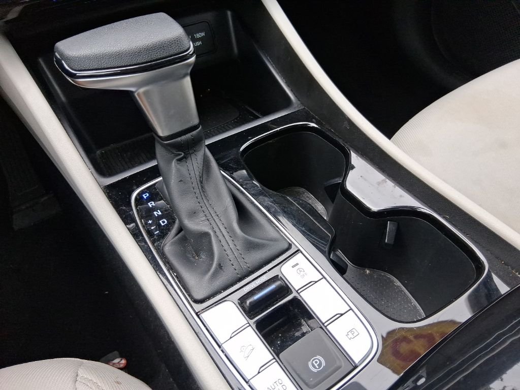 Used 2025 Gray Hyundai SEL image 25