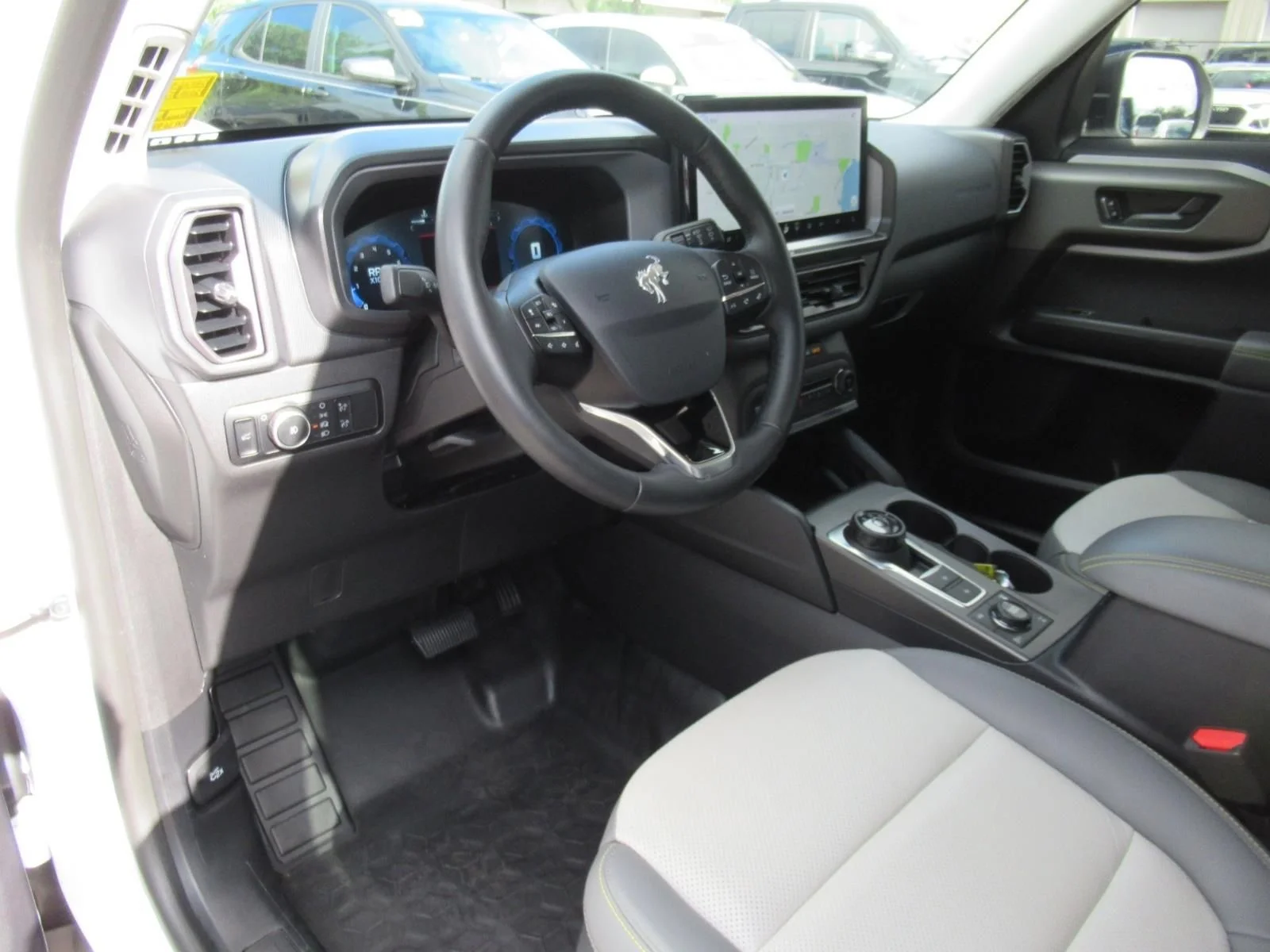 Used 2025 White Ford Badlands image 19