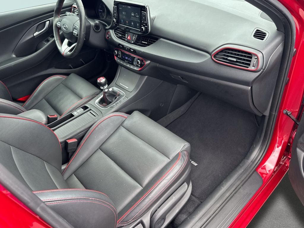 Used 2018 Red Hyundai Sport image 14