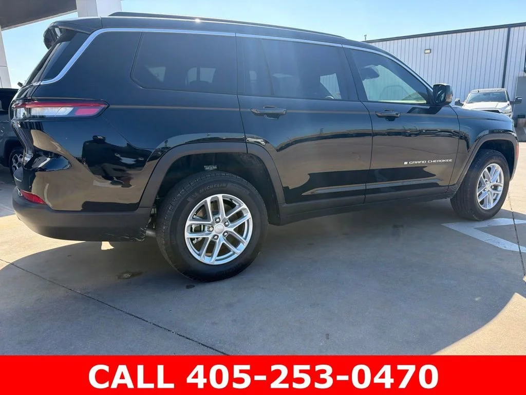 Used 2025 Black Jeep Laredo 4x2 image 3