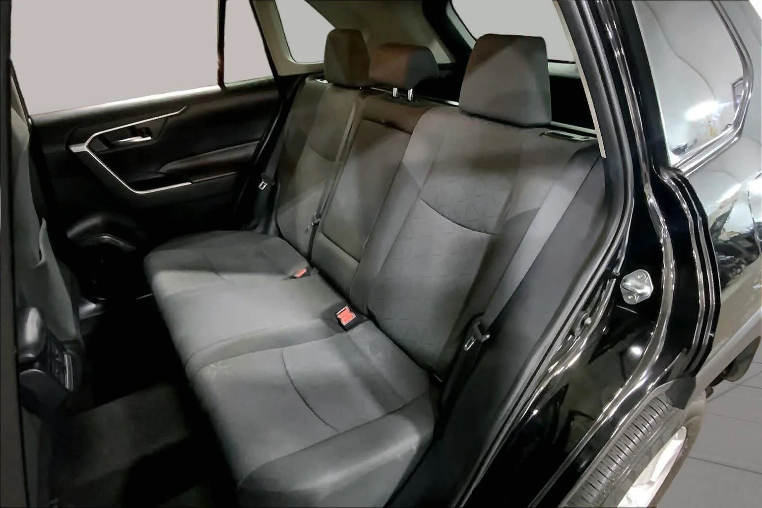 Used 2020 Midnight Black Metallic Toyota XLE image 21