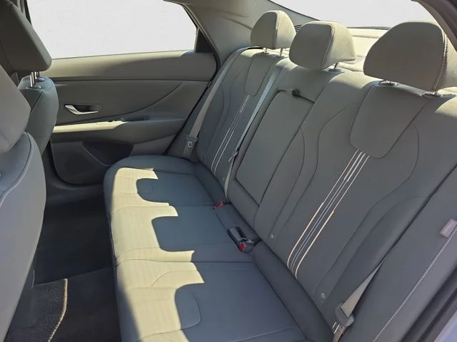 Used 2025  Hyundai SEL Convenience image 13