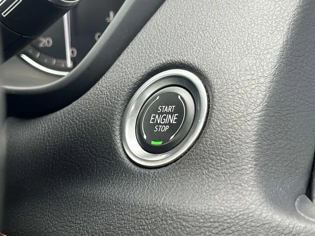 Used 2019 CRYSTAL WHITE TRICOAT Cadillac AWD Sport image 28