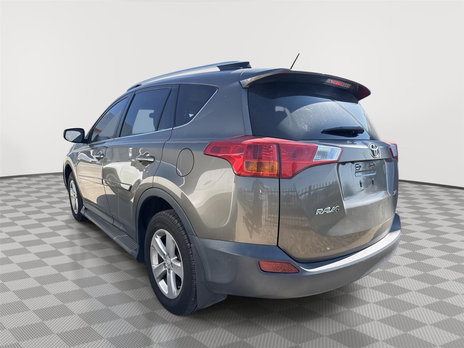 Used 2013 Pyrite Mica Toyota XLE image 5