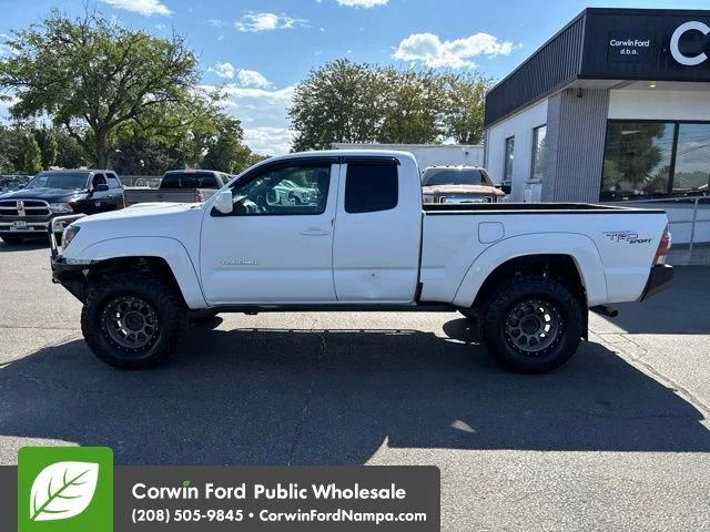 Used 2011 Super White Toyota  image 7
