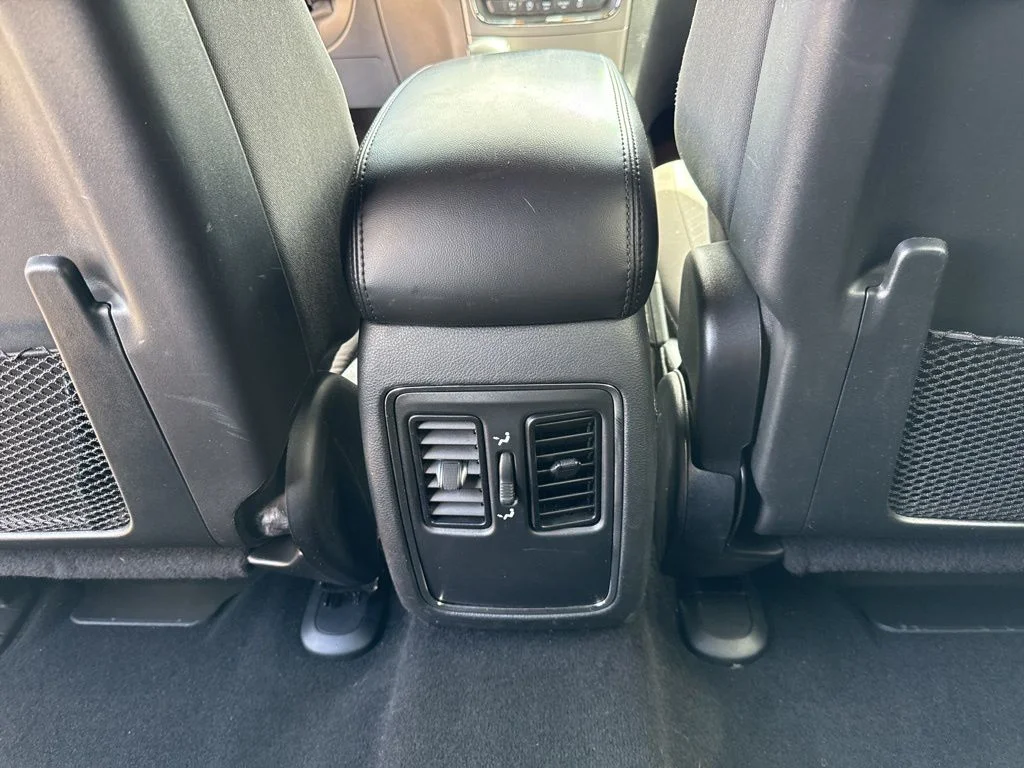 Used 2020 Bright White Clearcoat Jeep Laredo image 31