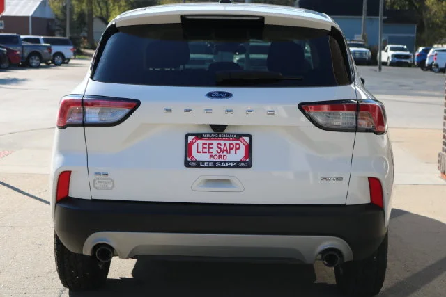 Used 2022 White Metallic Ford SE image 29