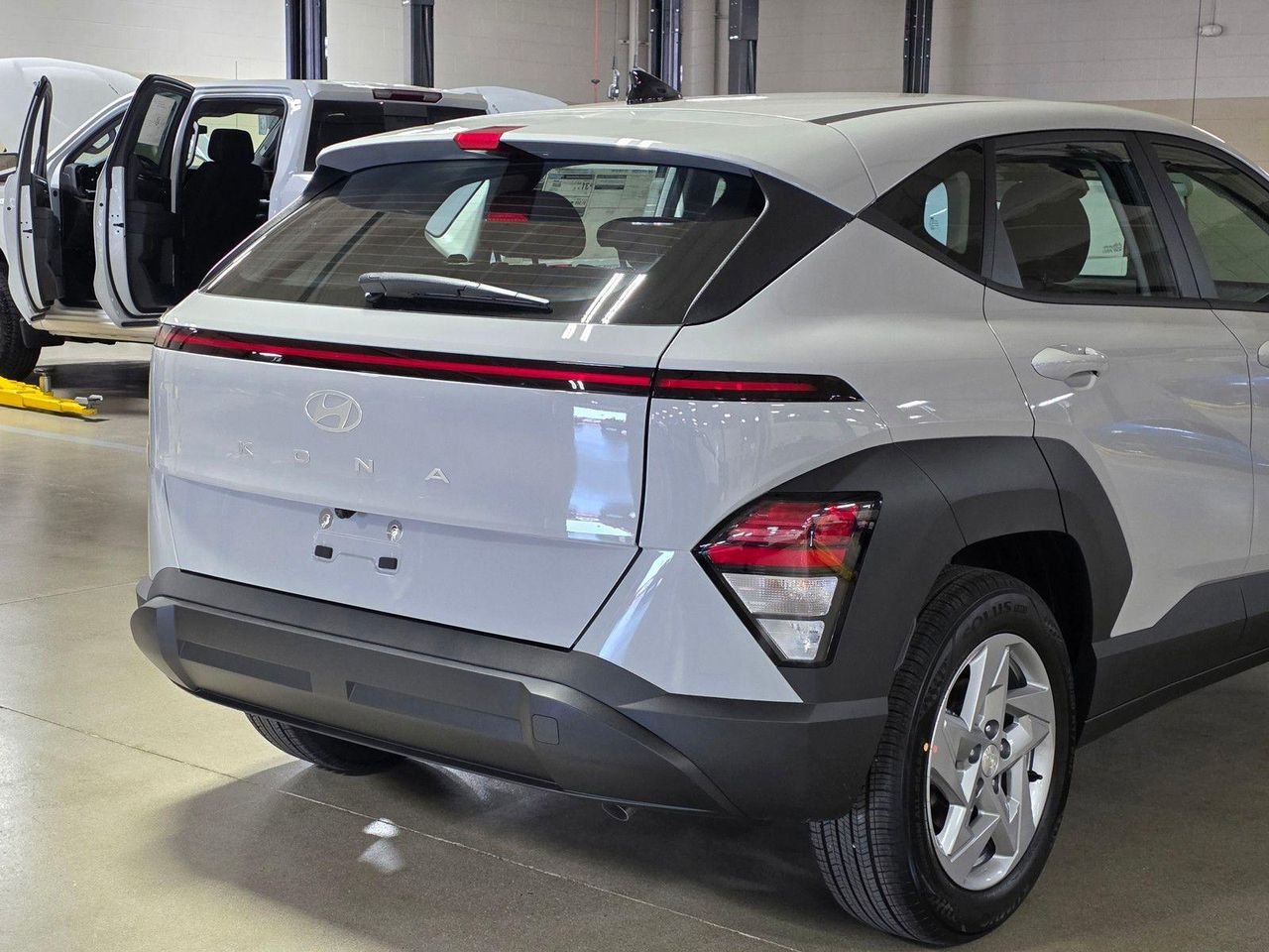 New 2027 C5g Hyundai SE FWD image 11