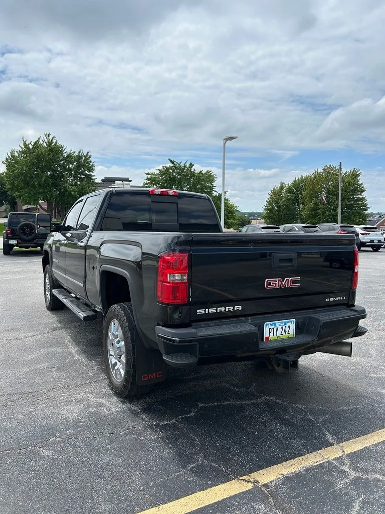 Used 2016 Black GMC Denali image 5