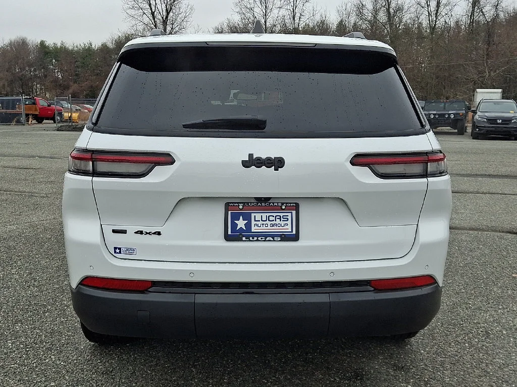 Used 2023 Bright White Clearcoat Jeep Altitude image 10
