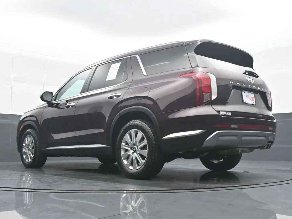 Used 2025 Red Hyundai SEL image 28