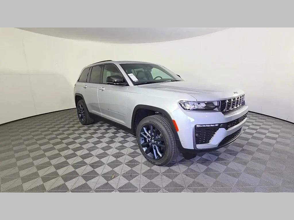 New 2026 Silver Zynith Exterior Paint Jeep 85th Anniversary Edition image 21
