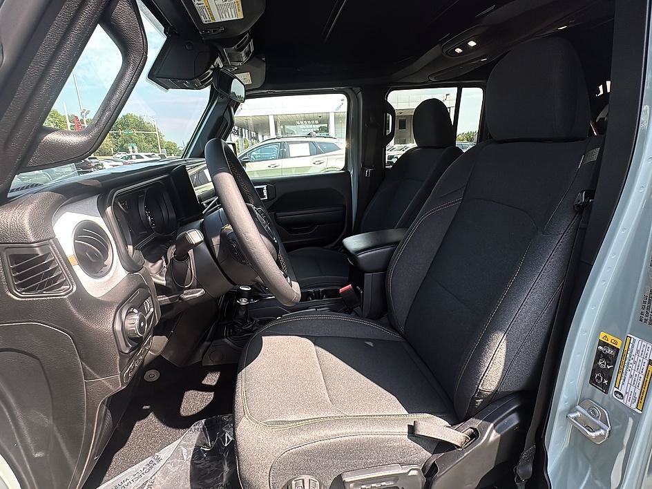 Used 2024 Earl Clearcoat Jeep Sport S image 19