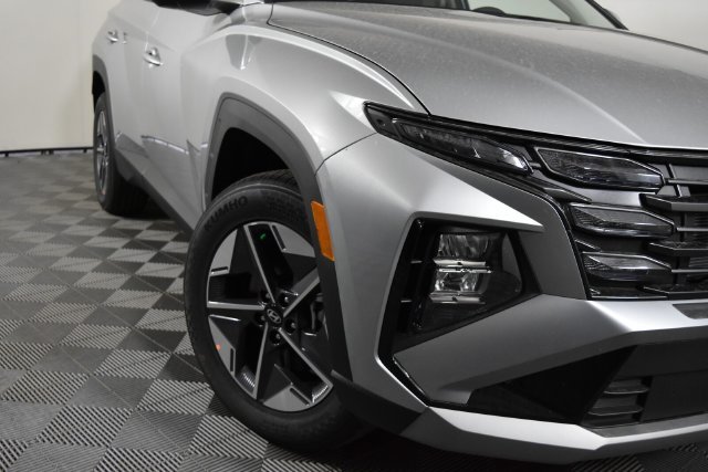 New 2026 Silver Hyundai SEL Premium AWD image 3