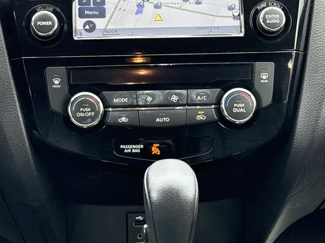Used 2015 Red Nissan SL image 19