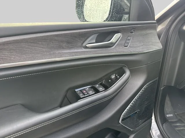 Used 2023 Gray Jeep Overland 4xe image 6
