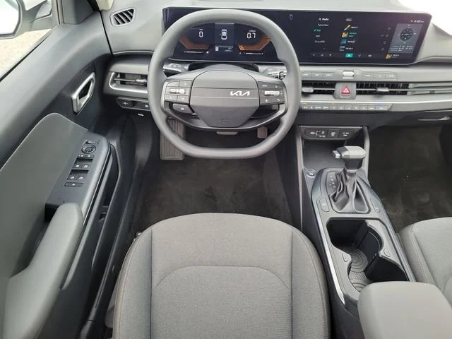 2025 Kia K4 LXS - Photo 15