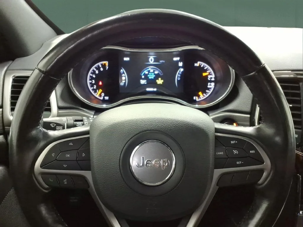 Certified Used 2021 Diamond Black Jeep Laredo X image 24