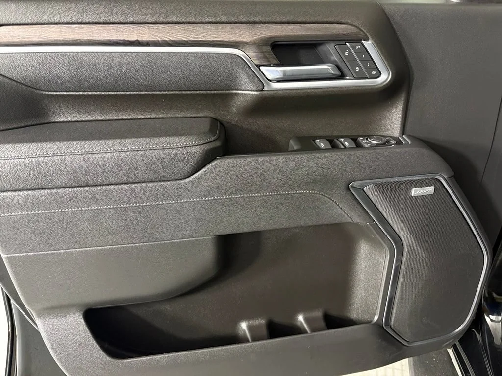 Used 2025 Black Chevrolet LTZ image 17
