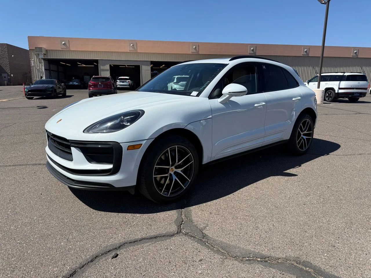 2022 Porsche Macan -'s photo