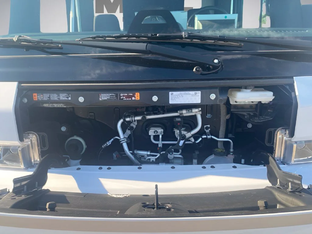 Used 2025 Oyster White Chevrolet EJY image 22