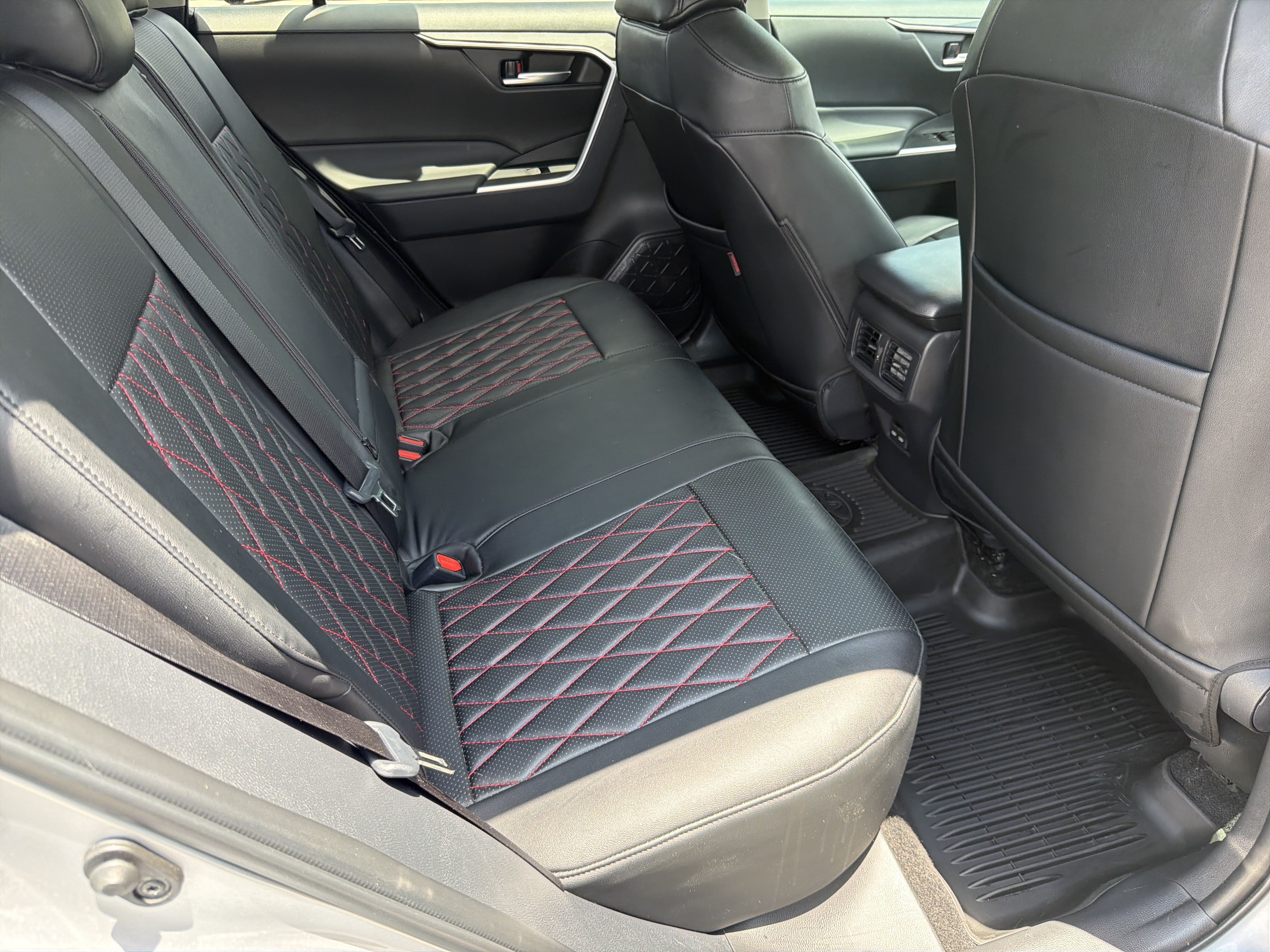 2024 Toyota Venza LE - Photo 26