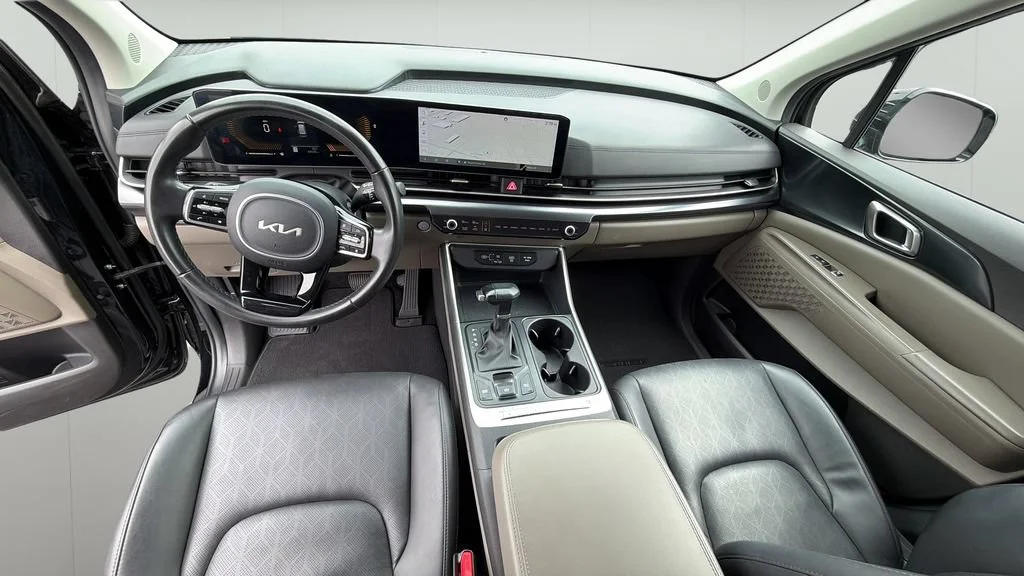 Used 2025 Black Kia LXS image 20